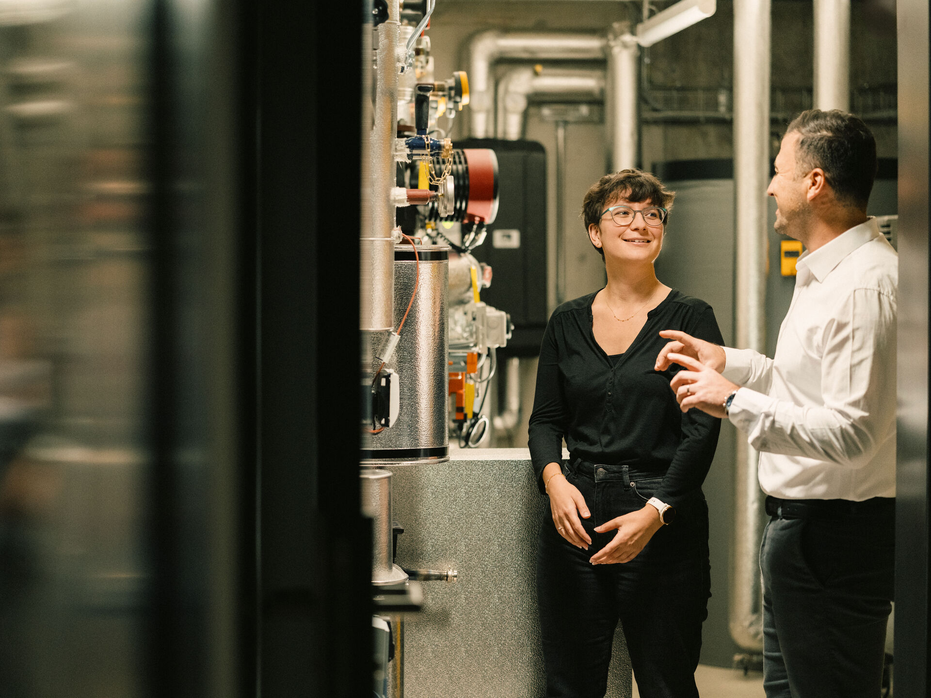 Heizung Kunde mit Vertriebsmitarbeiter