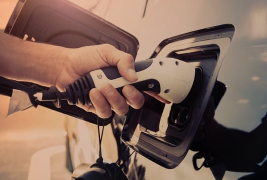 Auto wird aufgeladet