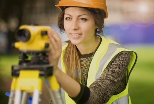 Junge Geomatikerin