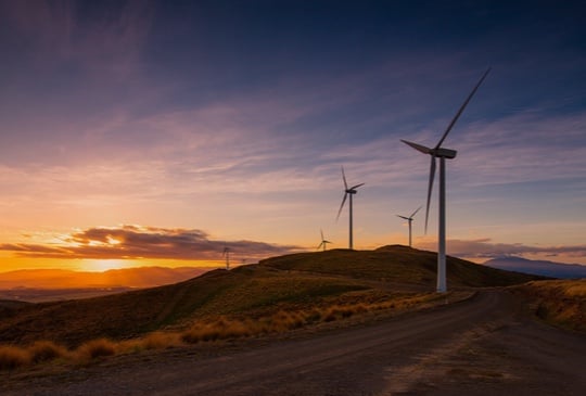 Windräder im Sonnenuntergang