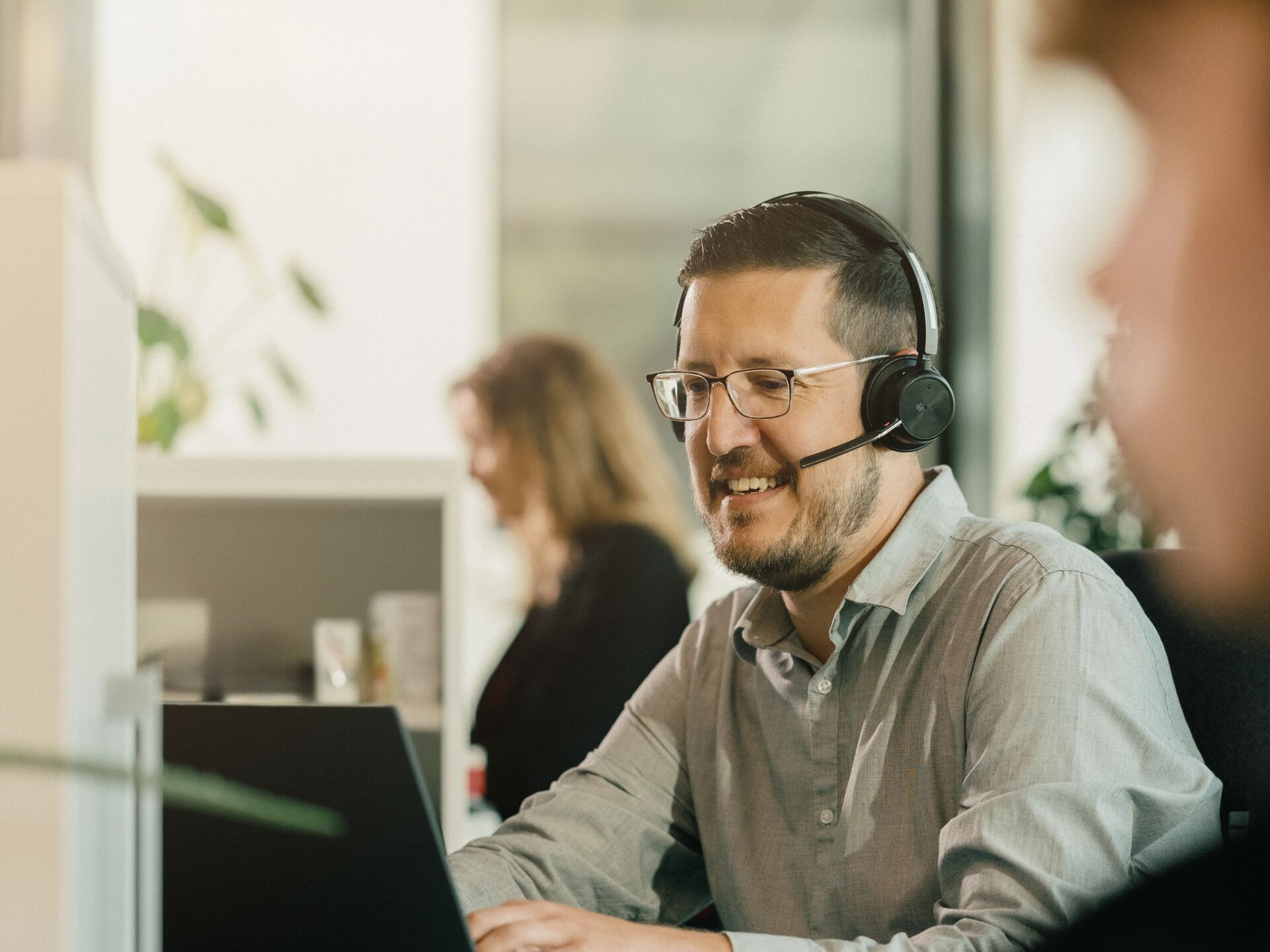 Kundendienst Mitarbeiter mit Headset